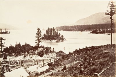 Wyspy w Górnych Kaskadach, Oregon, 1867, wydrukowano ca. 1876. autorstwa Carleton Emmons Watkins