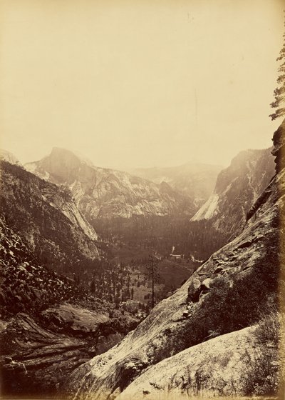 [The Domes from the Foot of the Upper Yosemite]. autorstwa Carleton Watkins
