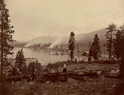 Widok na zatokę Gleenbrook [sic], jezioro Tahoe, pokazujący tartaki, falochron i parowce Carson and Tahoe Lumber and Flume Co., a także terminal jeziora Tahoe, N.G.R.R. autorstwa Carleton Watkins