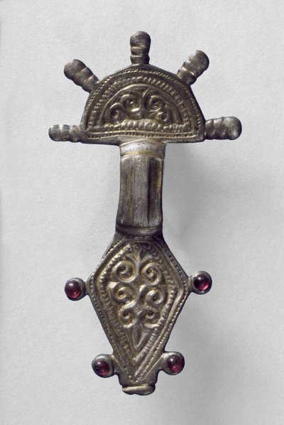 Broszka z promienistym łbem, Marchelepot, Somma, prawdopodobnie karolińska, ok. VII-X w. (stop miedzi ze złoconego) autorstwa Carolingian School