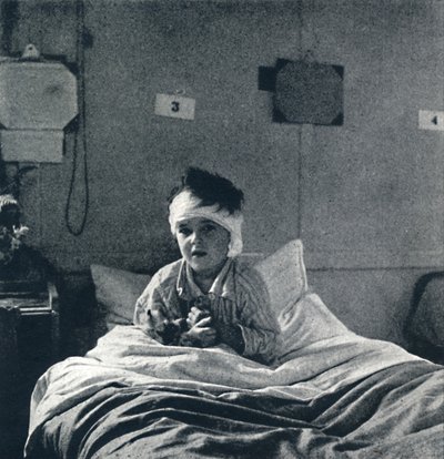 Małe dziecko, które lekko oddycha i czuje życie w każdej kończynie, co powinno wiedzieć autorstwa Cecil Beaton