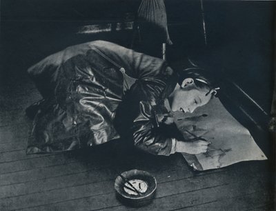 Dziewczynka pozostawiona w tyle wyobraża sobie wędrówkę na wieś, 1941 autorstwa Cecil Beaton