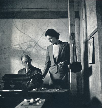 Akcja tutaj, 1941 autorstwa Cecil Beaton