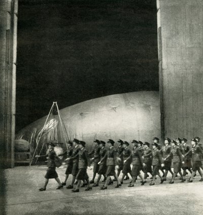 W Centrum Balonowym, ok. 1943. autorstwa Cecil Beaton