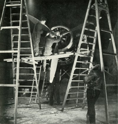 Mechanika lotu, także W.A.A.F. Handel, ok. 1943. autorstwa Cecil Beaton