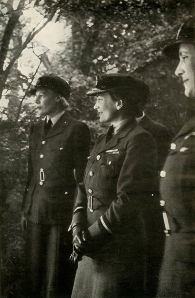 J.Ś. Księżna Gloucester, komendant lotnictwa, ok. 1943. autorstwa Cecil Beaton