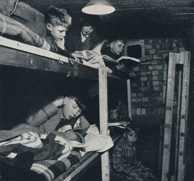 Internat dla uczniów, 1941 autorstwa Cecil Beaton