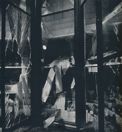 Gabloty w Muzeum Historii Naturalnej, 1941 autorstwa Cecil Beaton