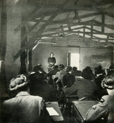 W.A.A.F. Wykłady oficerskie, ok. 1943. autorstwa Cecil Beaton