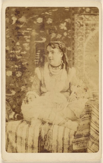 Circassian beauty. autorstwa Centennial Photographic Co.