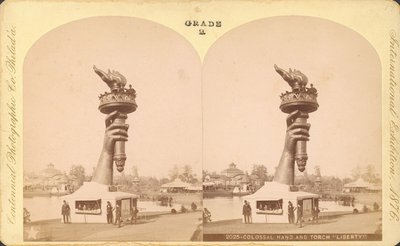 Kolosalna ręka i pochodnia, Liberty, Wystawa Stulecia, Filadelfia autorstwa Centennial Photographic Co.