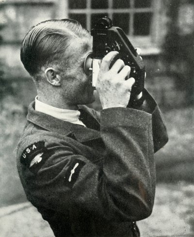Lotnik uczący się nawigacji podczas II wojny światowej, 1941 r. autorstwa Charles Brown