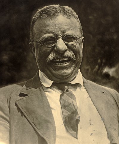 Śmiejący się Theodore Roosevelt, ok. 1910 r. (zdjęcie czarno-białe) autorstwa Charles Duprez