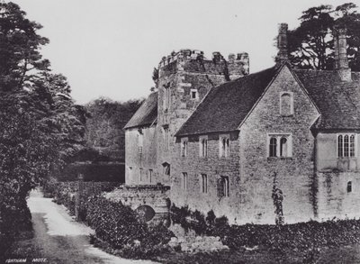 Ightham Mote (zdjęcie czarno-białe) autorstwa Charles Essenhigh Corke