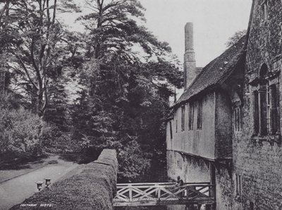 Ightham Mote (zdjęcie czarno-białe) autorstwa Charles Essenhigh Corke