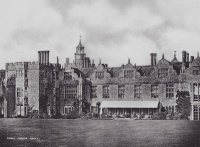 Knole, przód południowy (zdjęcie czarno-białe) autorstwa Charles Essenhigh Corke