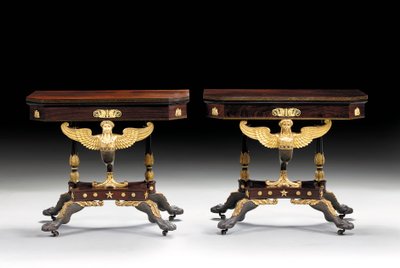Dwa klasyczne rzeźbione stoliki do kart, ok. 1815 (palisander pozłacany) autorstwa Charles Honore Lannuier