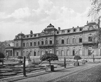 Fasada południowa autorstwa Charles Latham
