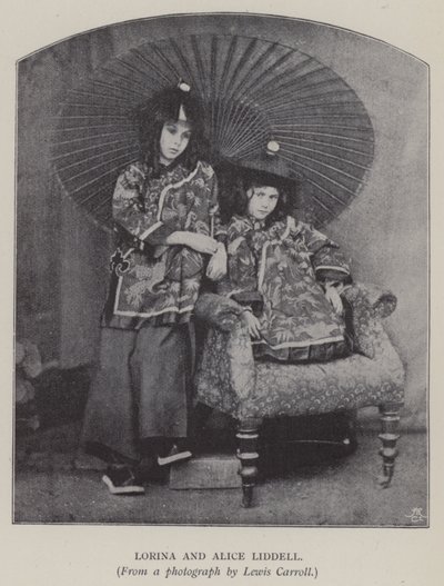 Lorina i Alice Liddell (czarno-białe zdjęcie) autorstwa Charles Lutwidge Dodgson