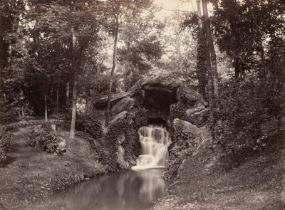 Grota w Lasku Bulońskim autorstwa Charles Marville