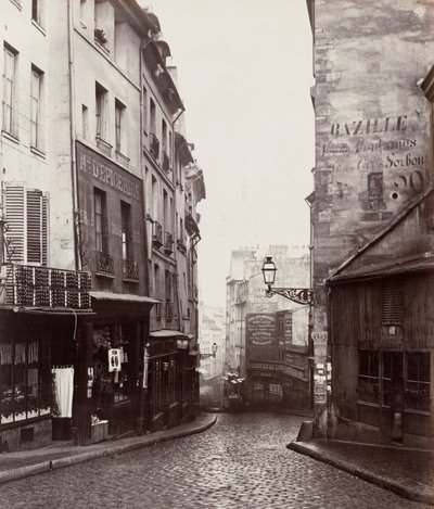 Rue de la Montagne-Sainte-Geneviève w pobliżu skrzyżowania z Rue LaPlace (Rue de la Montagne-Sainte-Geneviève prés de carrefour de la rue LaPlace) autorstwa Charles Marville