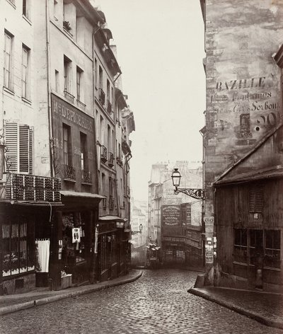Rue de la Montagne-Sainte-Geneviève w pobliżu skrzyżowania Rue LaPlace..., 186569. autorstwa Charles Marville