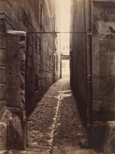 Rue du Chat-qui-Pêche od Rue de la Huchette, ca. 1868. autorstwa Charles Marville