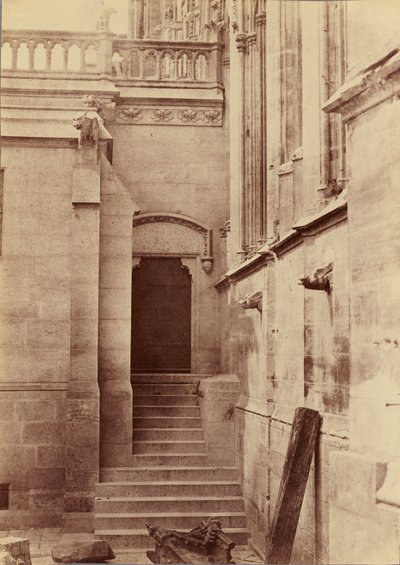[Wejście do zakrystii, Notre-Dame, Paryż]. autorstwa Charles Nègre