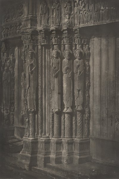 Tablica XIII Katedra w Chartres, Posągi Kolumny Drzwi Centralnych Portalu..., 1855. autorstwa Charles Nègre