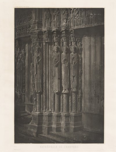 Planche XIII - Cathédrale de Chartres, Statues Colonnes de la Porte Centrale du Portail Royal (Plansza XIII - Katedra w Chartres, Kolumny Posągów w Centralnych Drzwiach Wejścia Królewskiego), 1855, wydruk 1982 (zdjęcie) autorstwa Charles Nègre