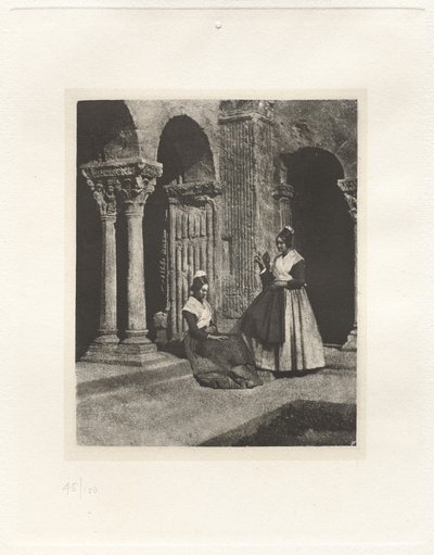 Płyta II – Dwie Arlesienne w klasztorze Saint-Trophime w Arles (Ilustracja II – Dwie Arlesiennes w klasztorze Saint-Trophime w Arles) autorstwa Charles Nègre, André Jammes