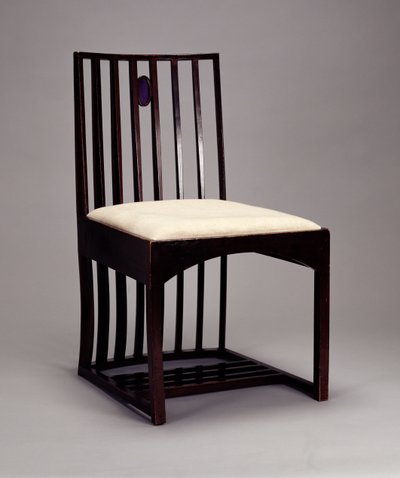 Krzesło w salonie, HousHill, Glasgow, 1904 (drewno bejcowane na ciemno, inkrustowane kolorowym szkłem) autorstwa Charles Rennie Mackintosh