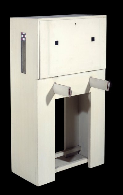Charles Rennie Mackintosh (1868 - 1928); sekretarzyk siedzisko (1904) drewno lakierowane na biało. wysokość: 1,21; Paryż, Muzeum Orsay. autorstwa Charles Rennie Mackintosh