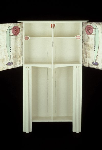 Biała szafka zaprojektowana dla Pani Rowat, 1902 (drewno, witraż, emalia) autorstwa Charles Rennie Mackintosh