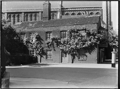 24-26 Queen Street, Hammersmith, Hammersmith and Fulham, Greater London Authority, lata 30. XX wieku. autorstwa Charles William Prickett