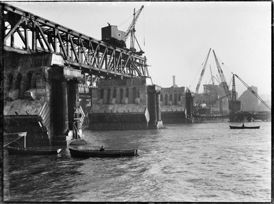 Rozbiórka mostu Waterloo, Lambeth, Greater London Authority, 1936. autorstwa Charles William Prickett