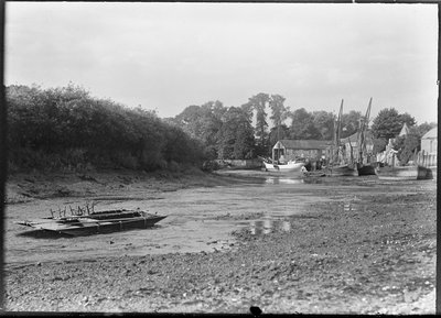 Lion Wharf, Isleworth, Hounslow, Greater London Authority, 1920-1940. autorstwa Charles William Prickett