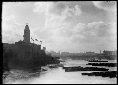 Oxo Tower Wharf, Bargehouse Street, Southwark, Greater London Authority, lata 30. XX wieku. autorstwa Charles William Prickett