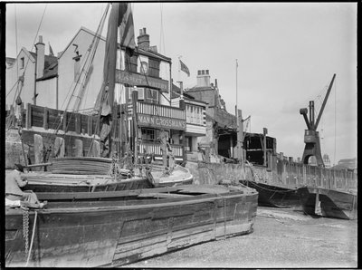 Perspektywa Whitby, Wapping Wall, Wapping, Tower Hamlets, Greater London Authority, lata 30. XX wieku. autorstwa Charles William Prickett