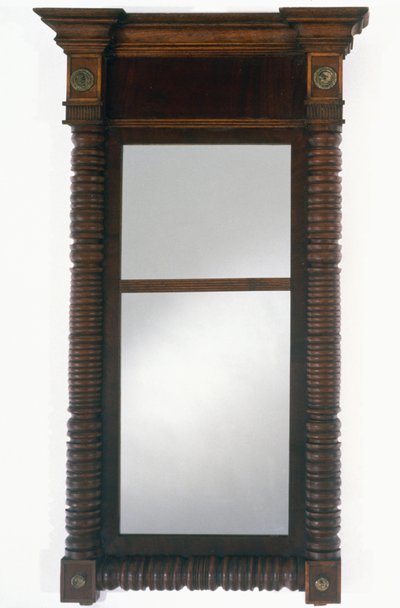 Lustro, c. 1830-1837 (mahoń i wiśnia; wschodnia sosna biała, miękki klon, mosiądz i szkło lustrzane) autorstwa Charles del Vecchio