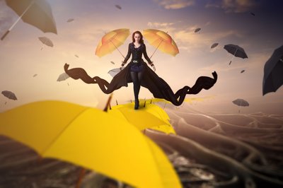 Surrealistyczna podróż z parasolem autorstwa Che Abu Bakar