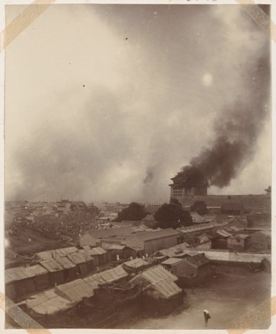 Wielki pożar przy głównej bramie Pekinu, 1900 autorstwa Chinese Photographer