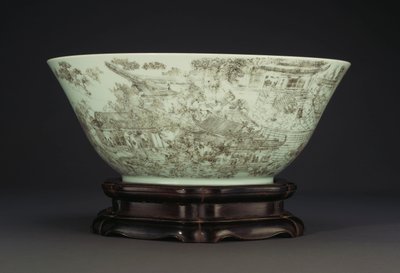 Duża nacinana porcelanowa misa przedstawiająca ciągłą scenę dam na terenie pałacu, 1796-1820 autorstwa Chinese School