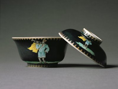Cukiernica i pokrywka, okres Qianlong (1736-95) ok. 1740 (porcelana) (patrz także 314530) autorstwa Chinese School