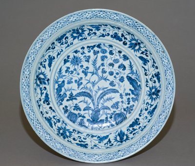 Naczynie duże, koniec XIV w. (porcelana) autorstwa Chinese School