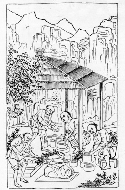 Wykonywanie pudełek z grubej gliny do przechowywania porcelany w piecu, na podstawie serii ilustracji dotyczących produkcji porcelany (patrz 384116 i 384117 dla całych serii) autorstwa Chinese School