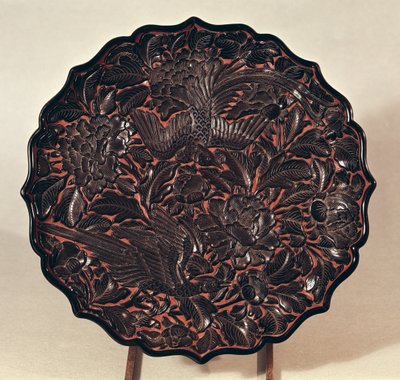 Talerz z motywami roślinnymi i dwoma ptakami, dynastia Yuan (1271-1368) (lakierowane drewno) autorstwa Chinese School