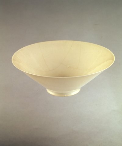 Kielich do wina Yung lo z pieców Ching-te-Chen, ok. 1403-25 (porcelana) autorstwa Chinese School Chinese School