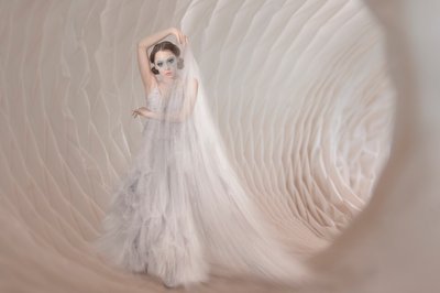 Elegancka kobieta w welonie autorstwa Christine von Diepenbroek