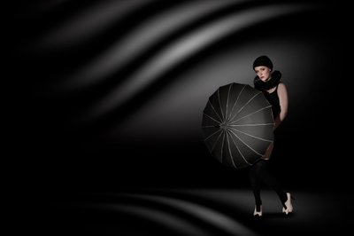 Elegancka damska parasolka autorstwa Christine von Diepenbroek